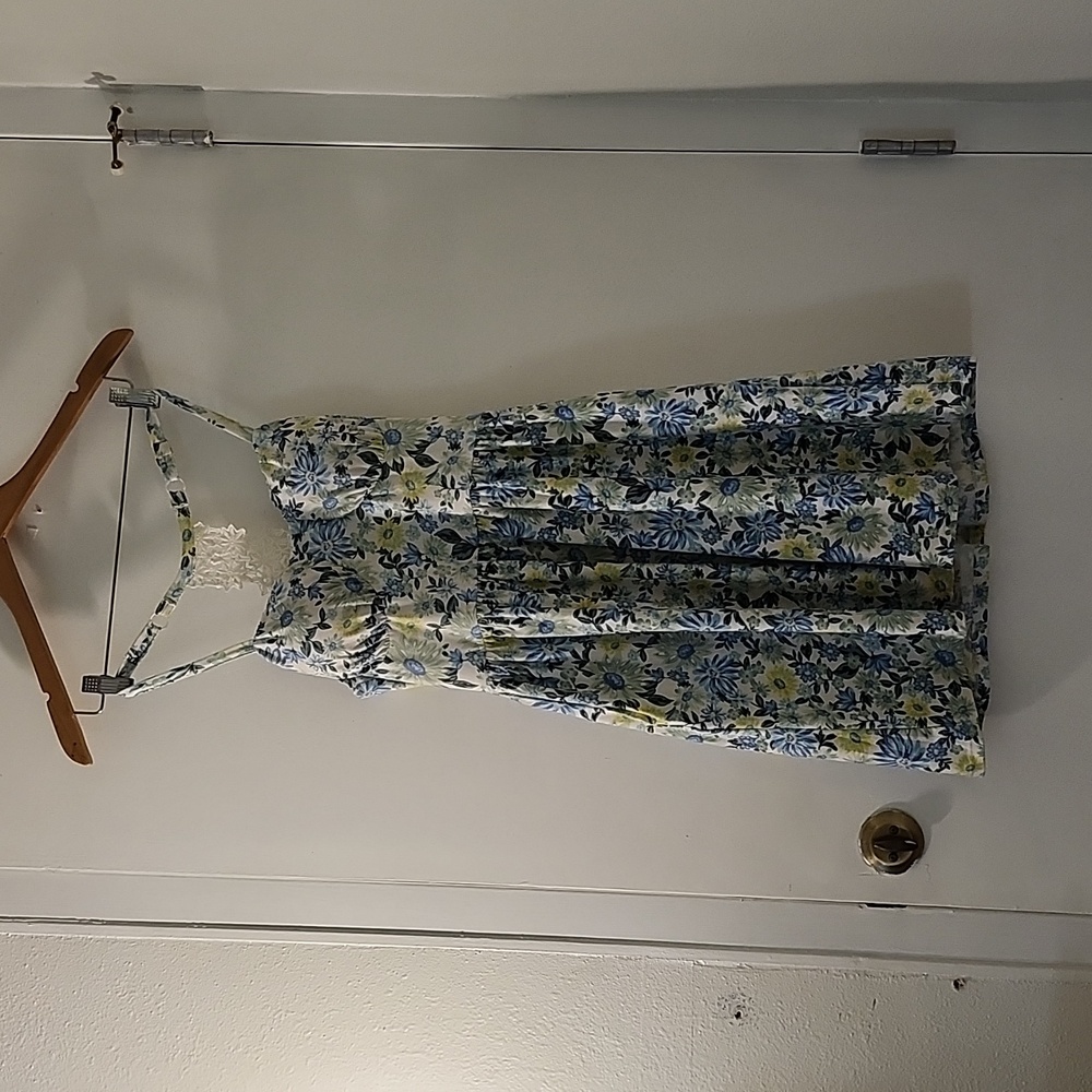 No Boundaries- Size: S . Green, Blue, Yellow, Laced Backed Dress w/ Pockets